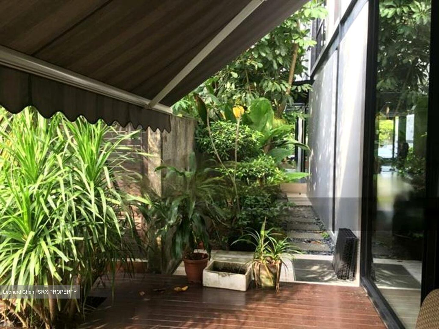 Holland Grove Drive (D10), Terrace #437921071